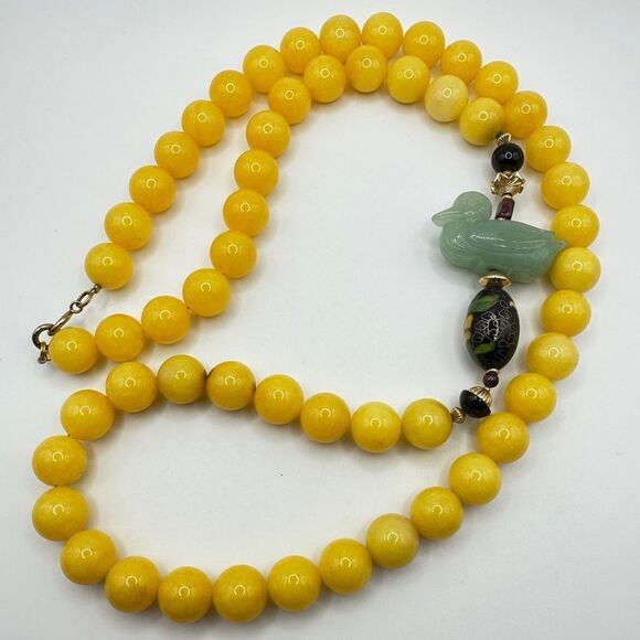 34" of yellow jade beads with accent green nephrite jade duck, necklace! - Picture 4 of 14